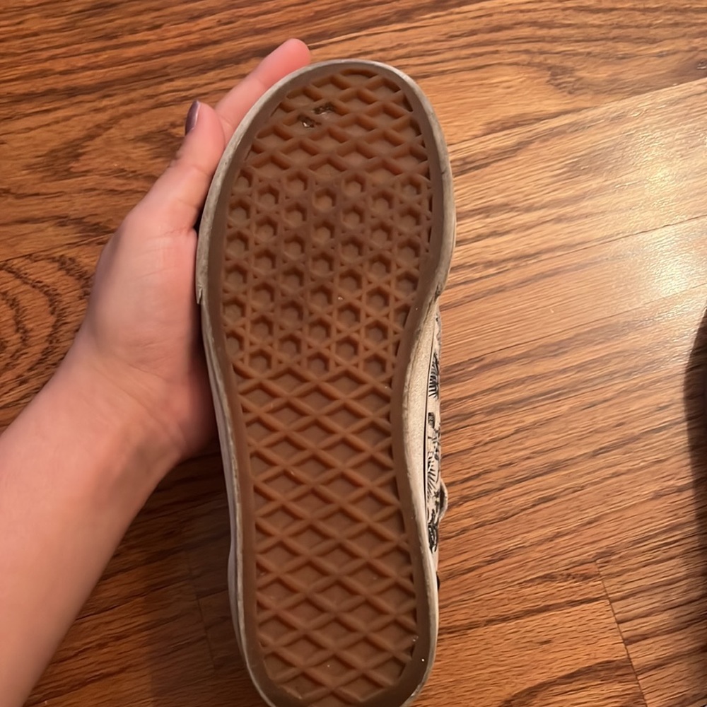 Hi I’m selling these vans flower print shoes size 2 kids(in great condition) - Picture 5 of 6